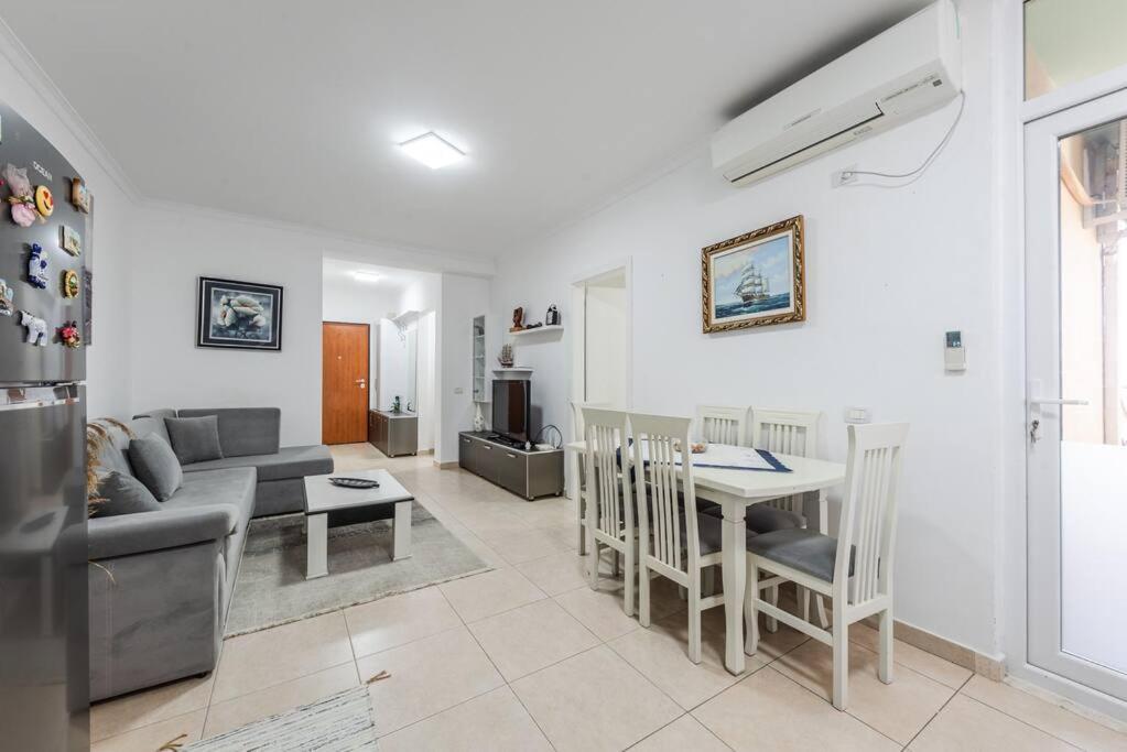 Apartment The Beachfront Bliss By Ps Golem (Tirana)